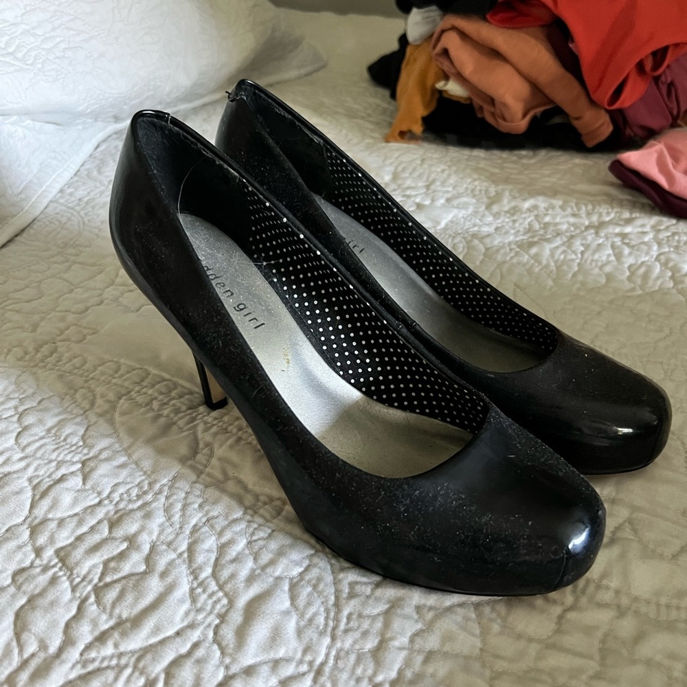 Madden Girl Round Toe Pump